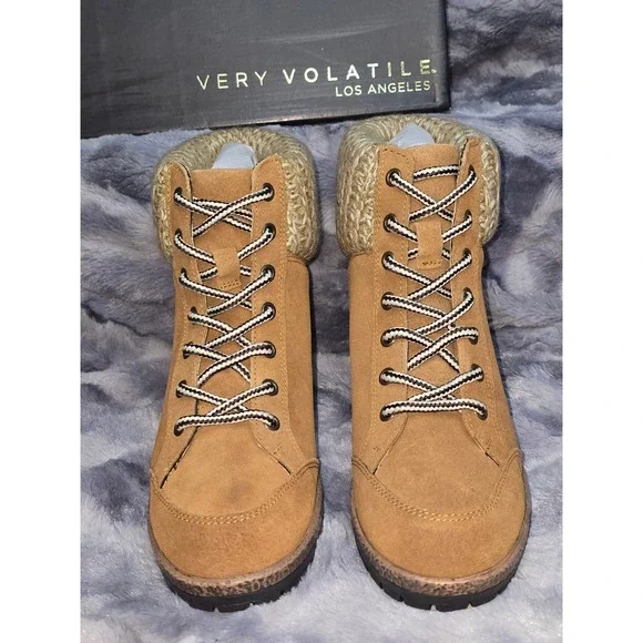 NWB Very Volatile Pullman Tan Suede Knit Collar Lace Up Hiker Boots PVV802 SZ 8 - Picture 2 of 9